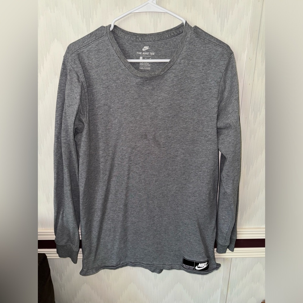 Nike Men's Gray Long Sleeve Shirt. Size Medium.